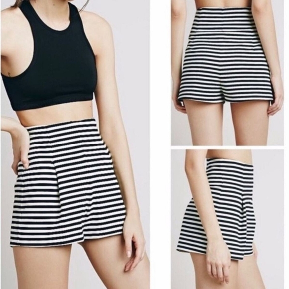 Free People Urban Outfitters Black White Striped Pleated Shorts Women's Medium - Picture 1 of 7